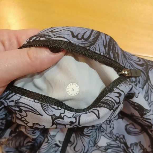 Lululemon Speed Up Tight Floral Print Hanakotoba Starlight Multi 28" Luxtreme - Picture 8 of 8